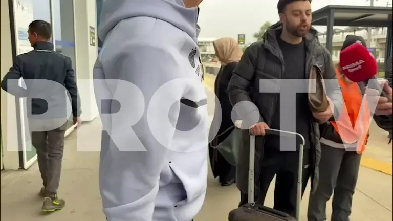 Polițiștii i-au &icirc;mpiedicat pe jurnaliștii rom&acirc;ni să-i ia interviu lui Adrian Șut &icirc;n Antalya. Reporterul Pro TV, bruscat: &rdquo;Airport area&rdquo;